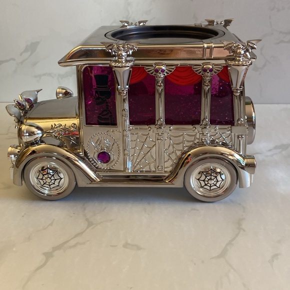 Bath & Body Works Hearse Halloween 2024 3 Wick Candle Holder Water Globe  Decor - Picture 5 of 9
